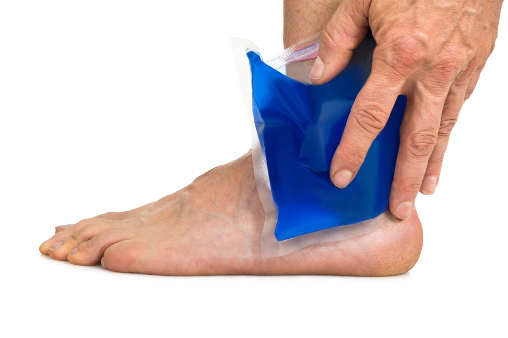 การประคบเย็นเพื่อรักษาอาการบาดเจ็บที่ข้อเท้า